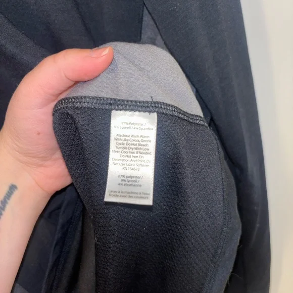 Vineyard Vines Men's Black Hoodie with Gray Accents - Picture 3 of 5